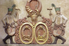 B-Bystrica_Erb-nad-portalom-Benickeho-domu